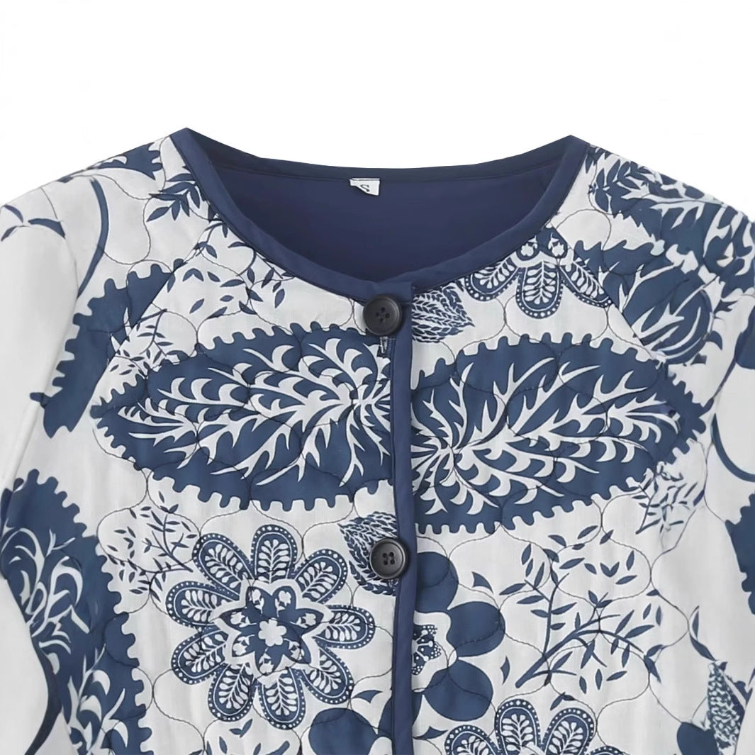 Dam quiltad jacka med floral patchwork tryck, round knäppning och rounded fåll