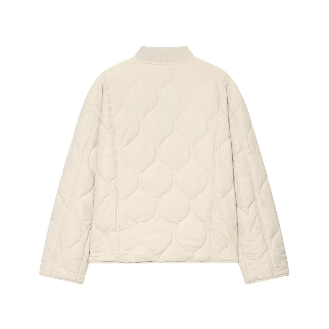 Dam non-vadderad quiltad jacka med boxy silhuett, ribbed ståkrage och patch flap fickor
