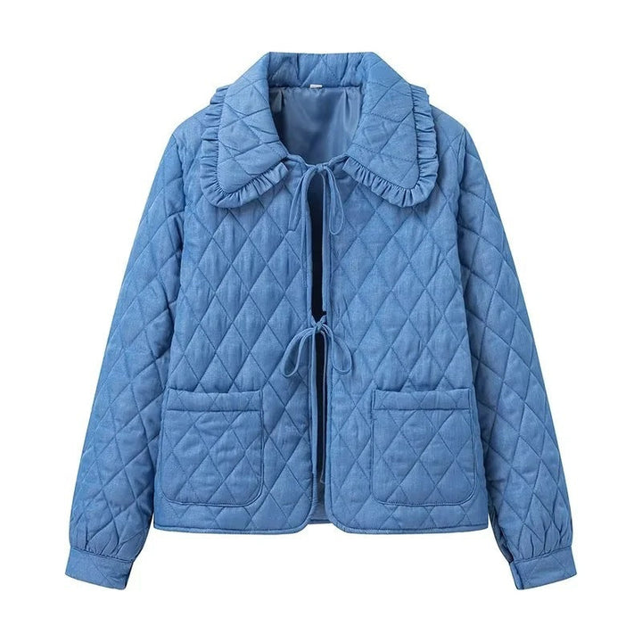 Dam kviltad jacka in vintage look med ruffled krage och ties