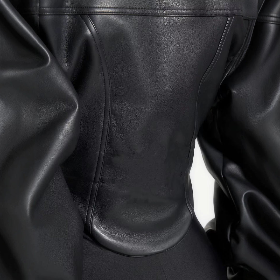 Dam Kort Tailored Läder-Look Jacka med Stå Krage och Feminine Chest Padding