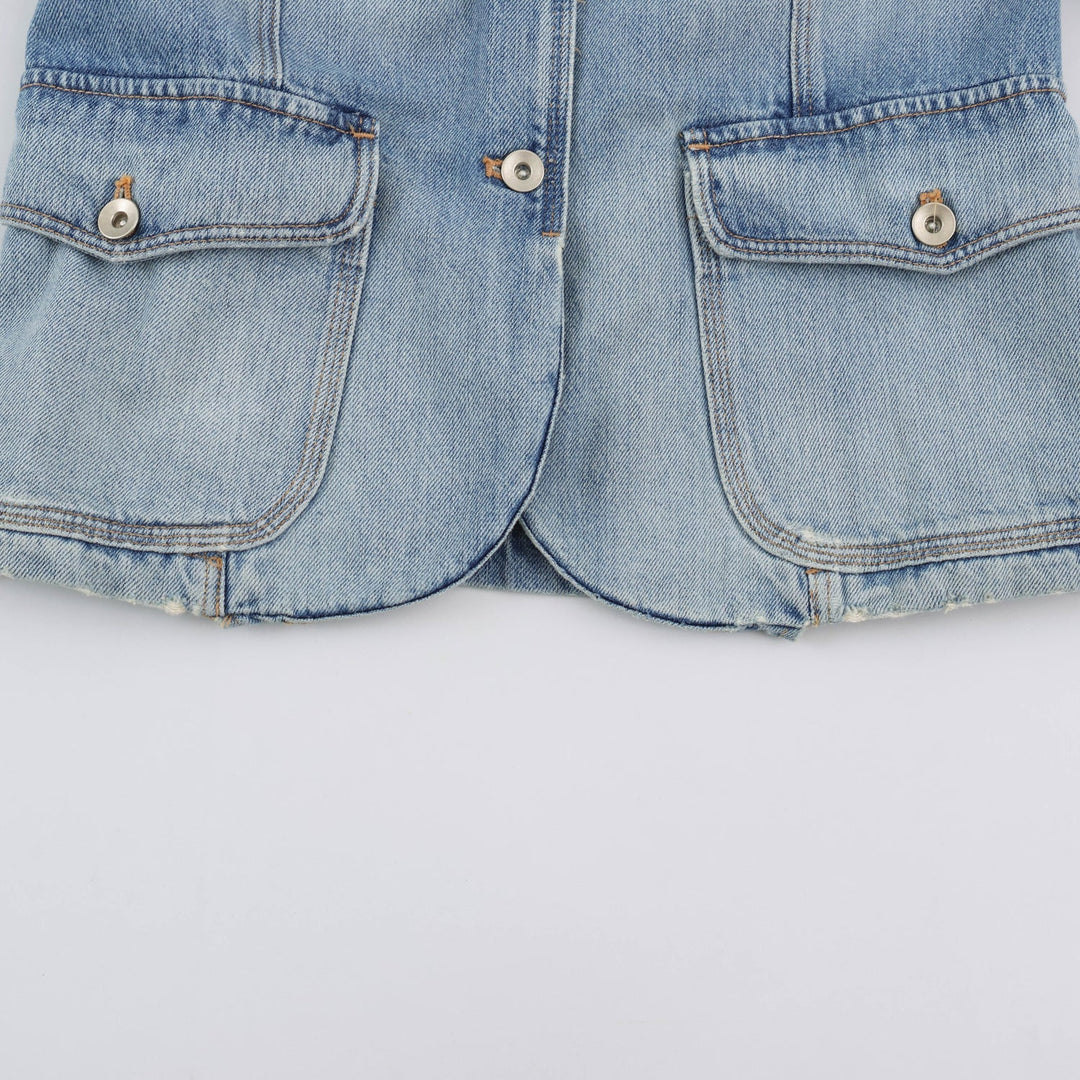 Dam lätt jeansjacka med ståkrage, axel flaps, och four flap fickor