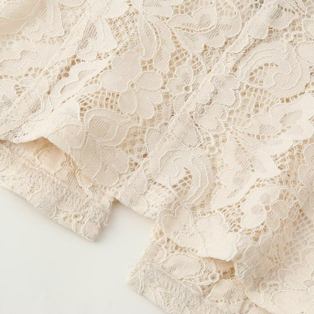 Dam Kort Lace Blazer med Stå Krage, Dekorativ Frog Closures och Puff Ärmar