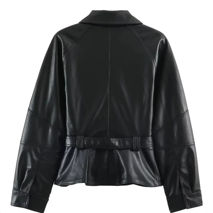 Dam Kort Jacka Tillverkad av Vegansk Läder med A Belted Waist och Drop Shoulders