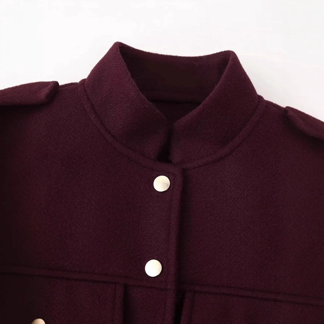Dam cropped military jacka med ståkrage, epaulettes och applied flap fickor