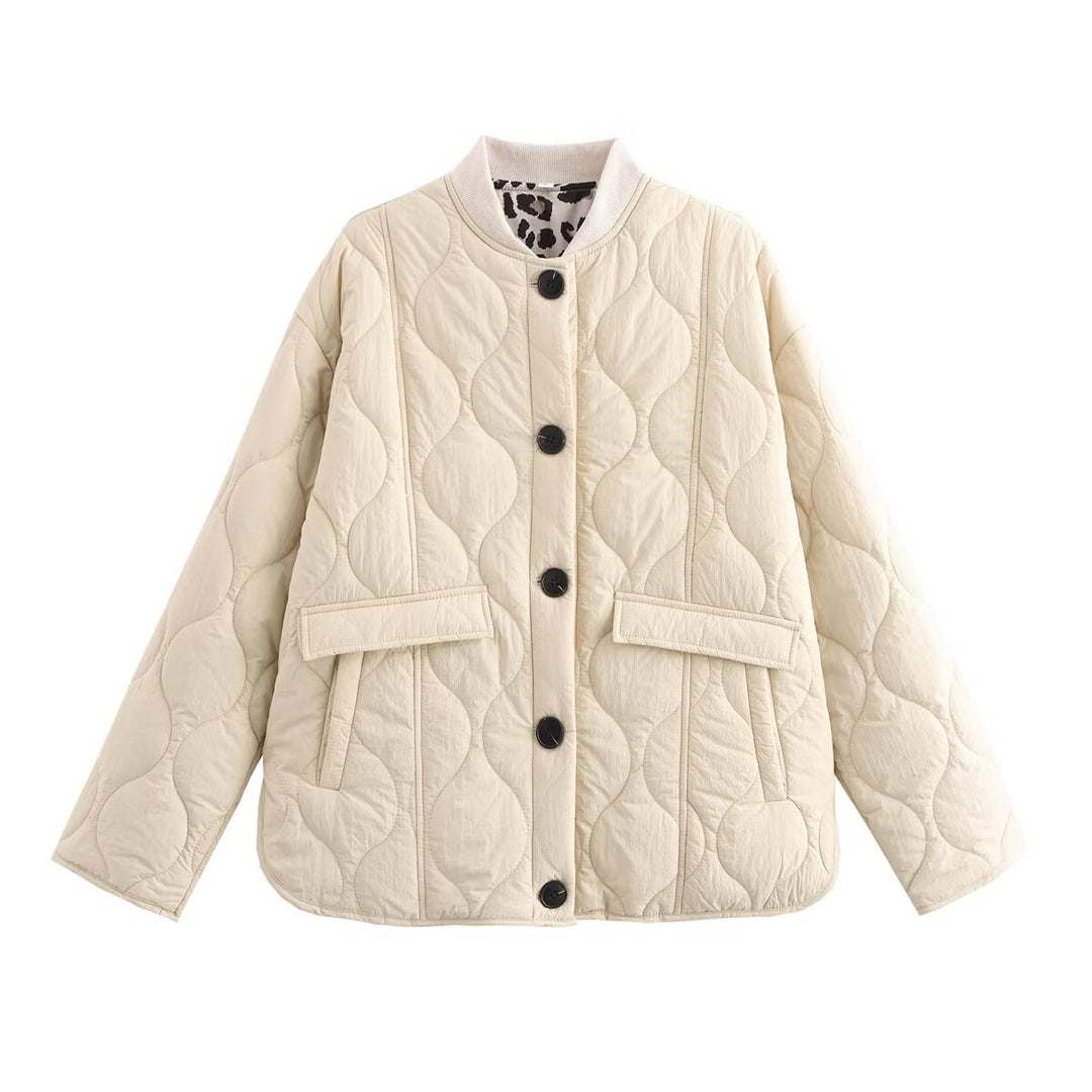 Dam Quiltad Kort Jacka med Round Neckline, Dekorativ Knapp Knäppning och Lock Fickor
