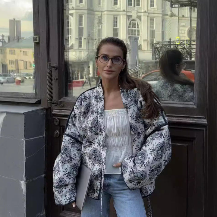 Dam vadderad kimono jacka med midjebälte och ornamental tryck