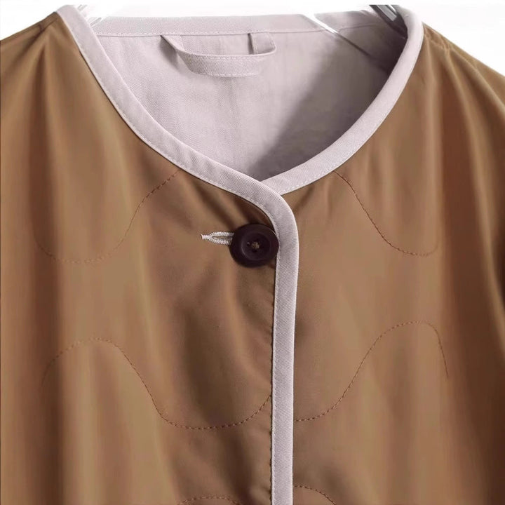 Dam stilren kviltad jacka med Round Neckline