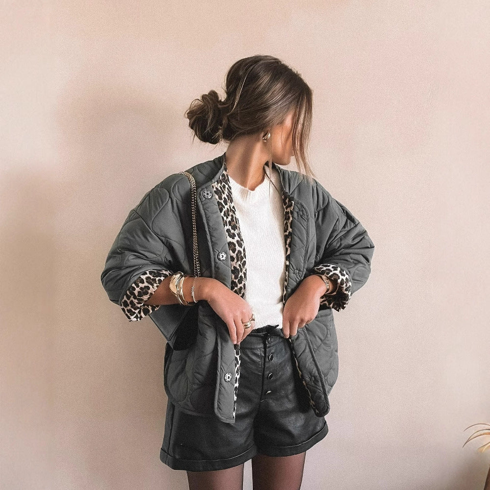 Dam 1700+ Quiltad Kort Blouson Jacka i Boxig Skärning med Round Neck, Knapp Knäppning och Lock Fickor