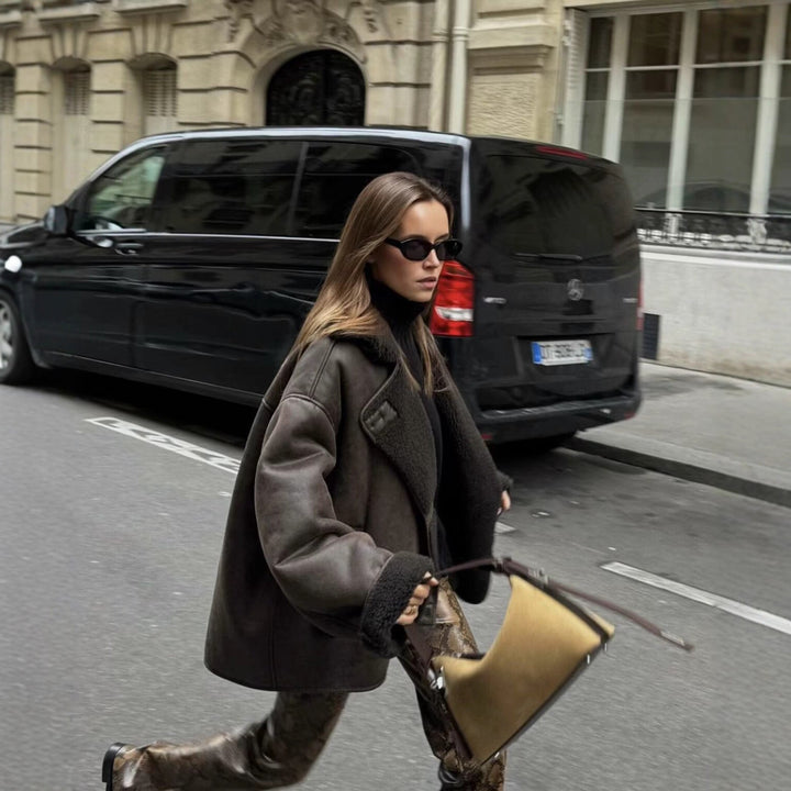 Dam kort jacka in oversize shearling look med slagkrage och fickor