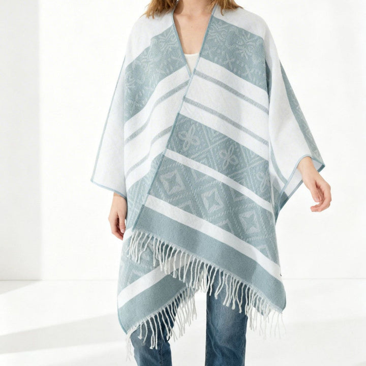 Dam Oversize Cape med woven diamond jacquard, V-neck och fransfåll