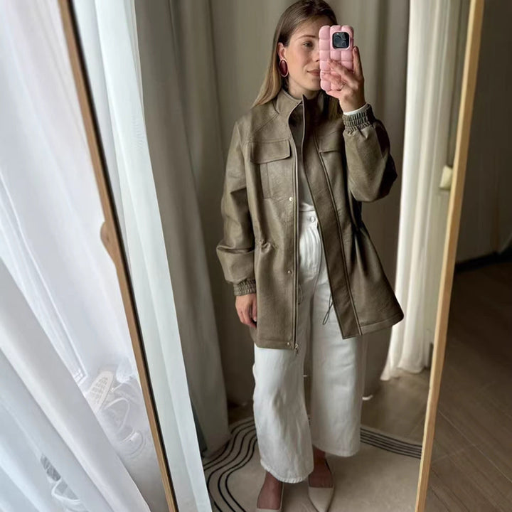 Dam konstläder parka med dragsko midja, ståkrage, och flap fickor