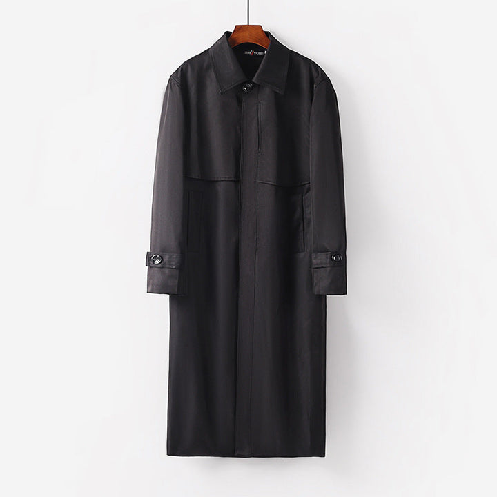 Dam lätt trenchcoat med dold knappslå och shoulder cape