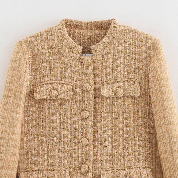 Dam figurnära bouclé tweed jacka med ståkrage och four decorative fickor