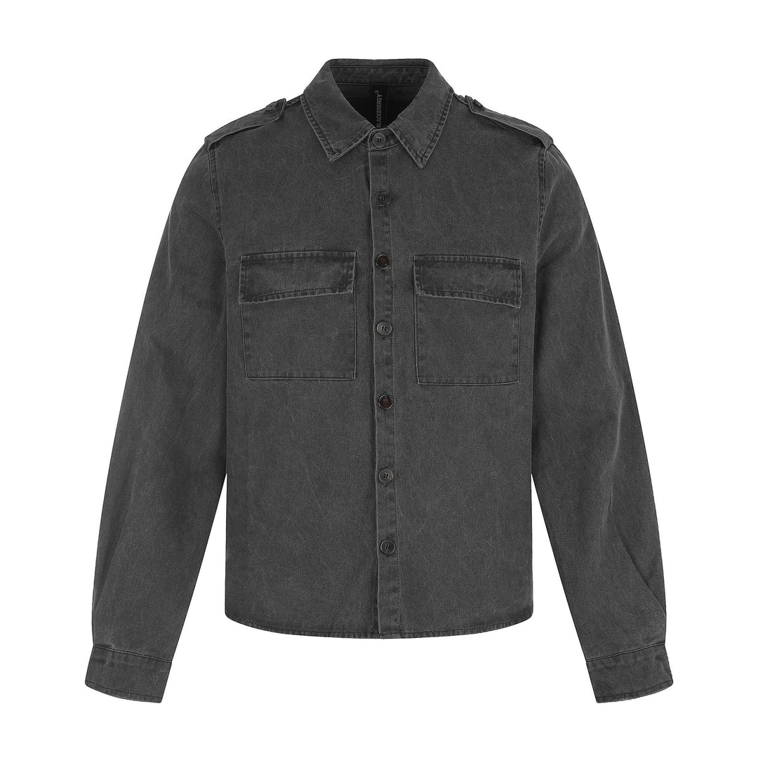 Herr skjortjacka tillverkad av washed denim med fickor med lock och epaulettes