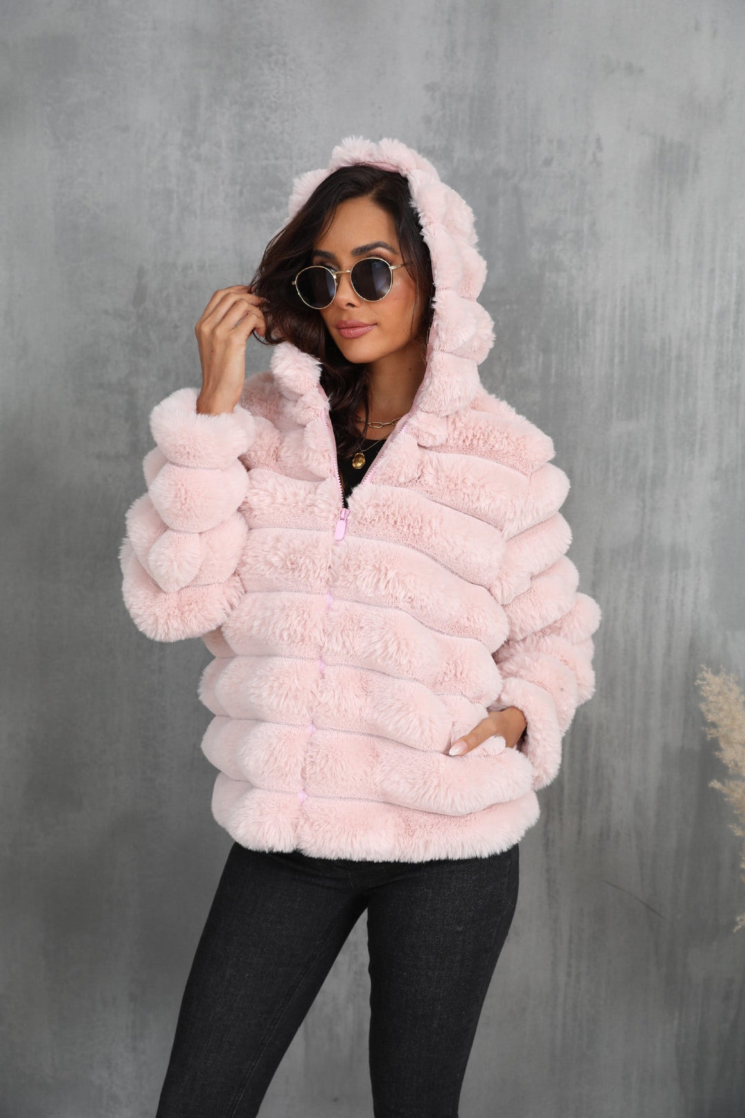 Dam Trendy med huva Jacka Tillverkad Av Fusk Päls med Textured Mönster