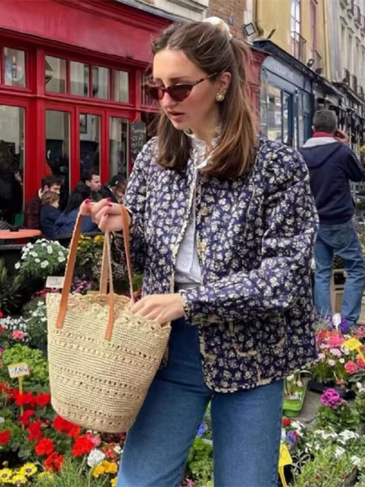 Dam kviltad jacka med blommig all-over mönster, round neckline och utanpåfickor