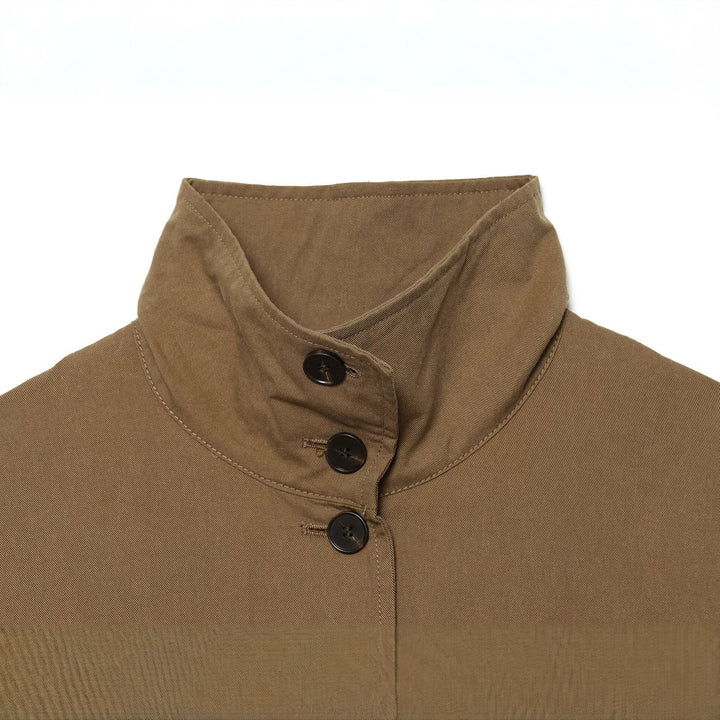 Dam kort utility cropped jacka med high standing krage, drawstring waist och full knäppning