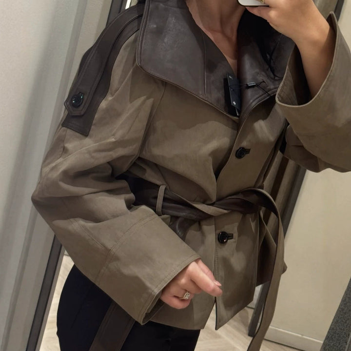 Dam Kort Jacka med Oversize Läder Krage och Tie Belt