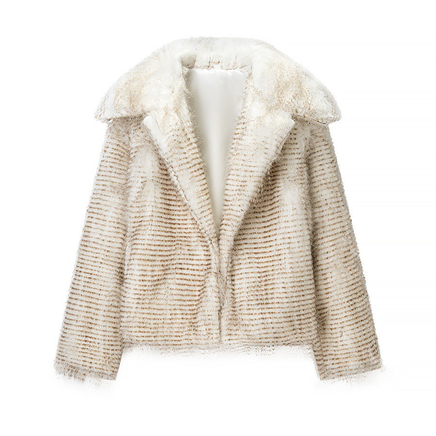 Dam kort faux pälsjacka med randig structure, oversized sjalkrage och mjuk inner side