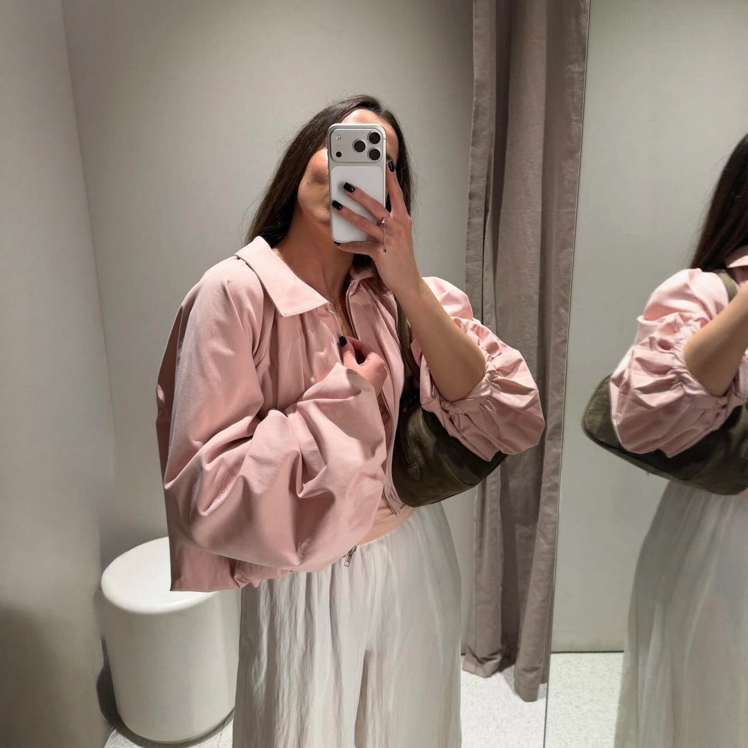 Dam kort cape med voluminous ärmar, dragkedja och gathered fåll