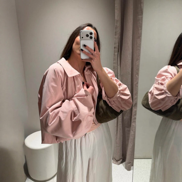 Dam kort cape med voluminous ärmar, dragkedja och gathered fåll