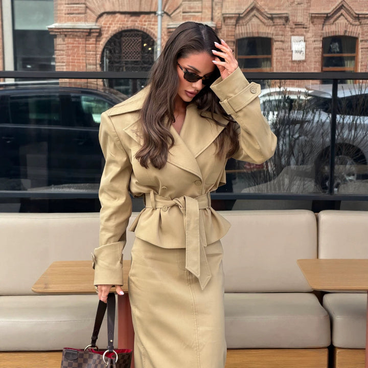 Dam Tailored Kort Trench med Peplum och Tie Belt