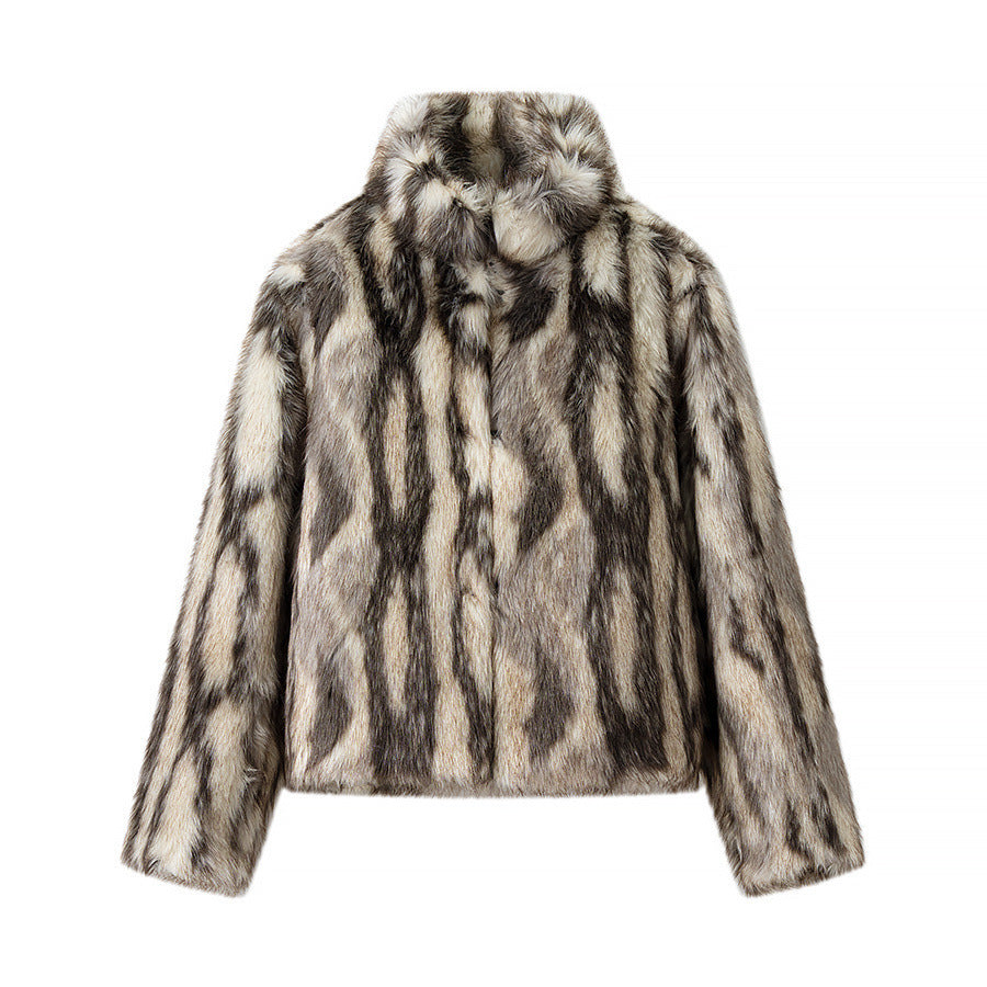 Dam kort Faux Fur jacka med Voluminous Fur look, Boxy silhuett och Insert fickor