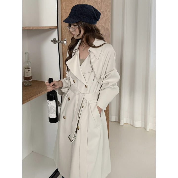 Dam Boxy Midi Length trenchcoat med mjuk Draping och justerbar muddar