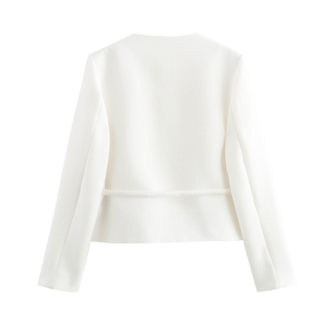 Dam structured kort jacka med round neckline, wooden knäppning, och figursydd tie bälte