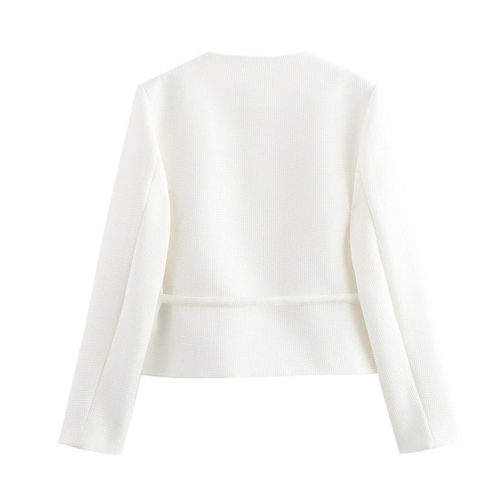 Dam structured kort jacka med round neckline, wooden knäppning, och figursydd tie bälte