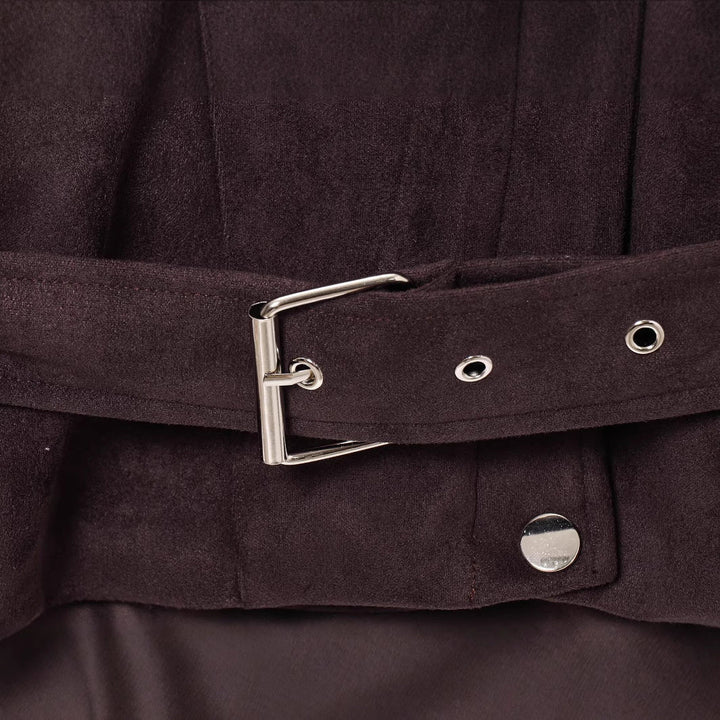 Dam kort jacka gjord sammet imitation med a midjebälte, boxig skärning, och zippered fickor