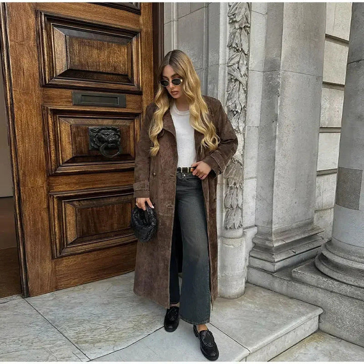 Dam 100+ Lång Suede Trenchcoat med Waist Belt och Double-Breasted