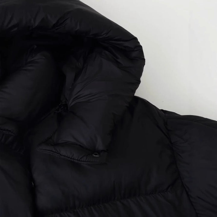 Dam oversized quiltad jacka med voluminous huva och påsydda fickor