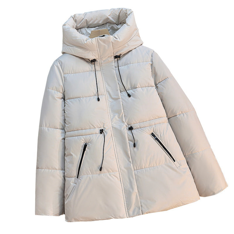 Dam nano kort vadderad hooded jacka med high standing krage, drawstring och diagonal dragkedja pocket design