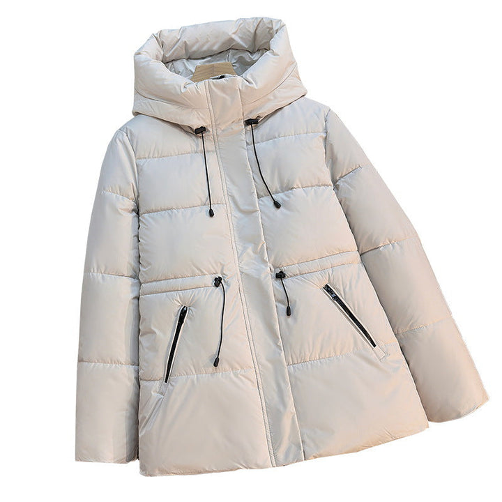 Dam nano kort vadderad hooded jacka med high standing krage, drawstring och diagonal dragkedja pocket design