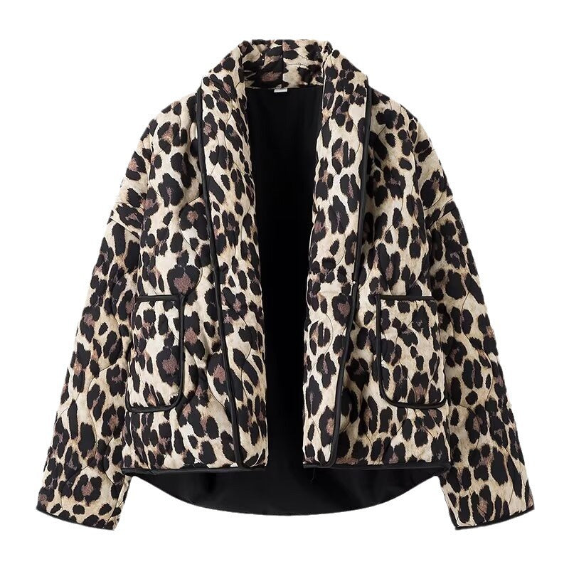 Dam Lined kort jacka in Leopard tryck med Shawl krage och Piping