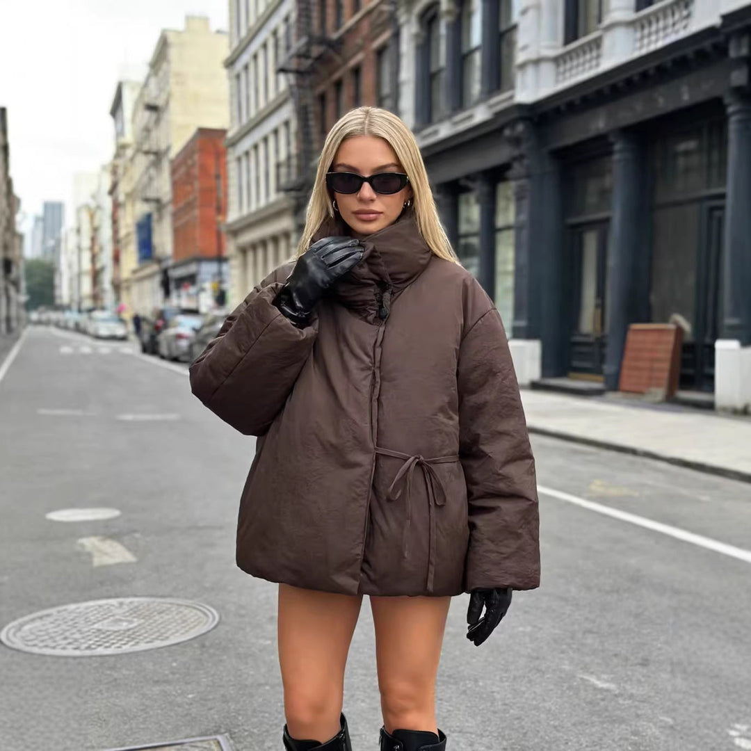 Dam Oversized Quiltad Jacka med Hög Ståkrage och Midjebälte