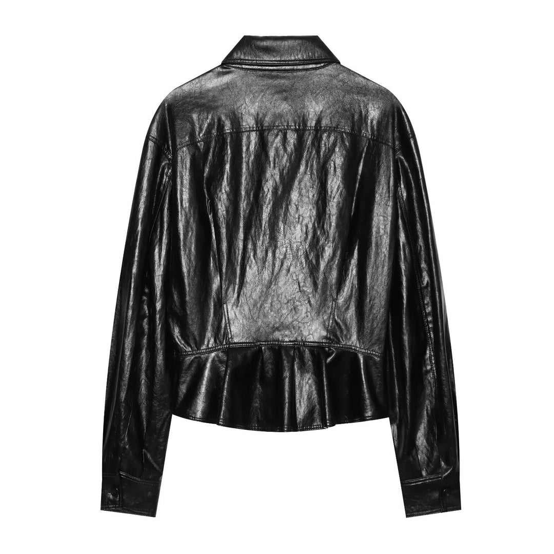 Dam kort jacka in blouse stil gjord vegan läderlook med chest flaps och figurnära fåll