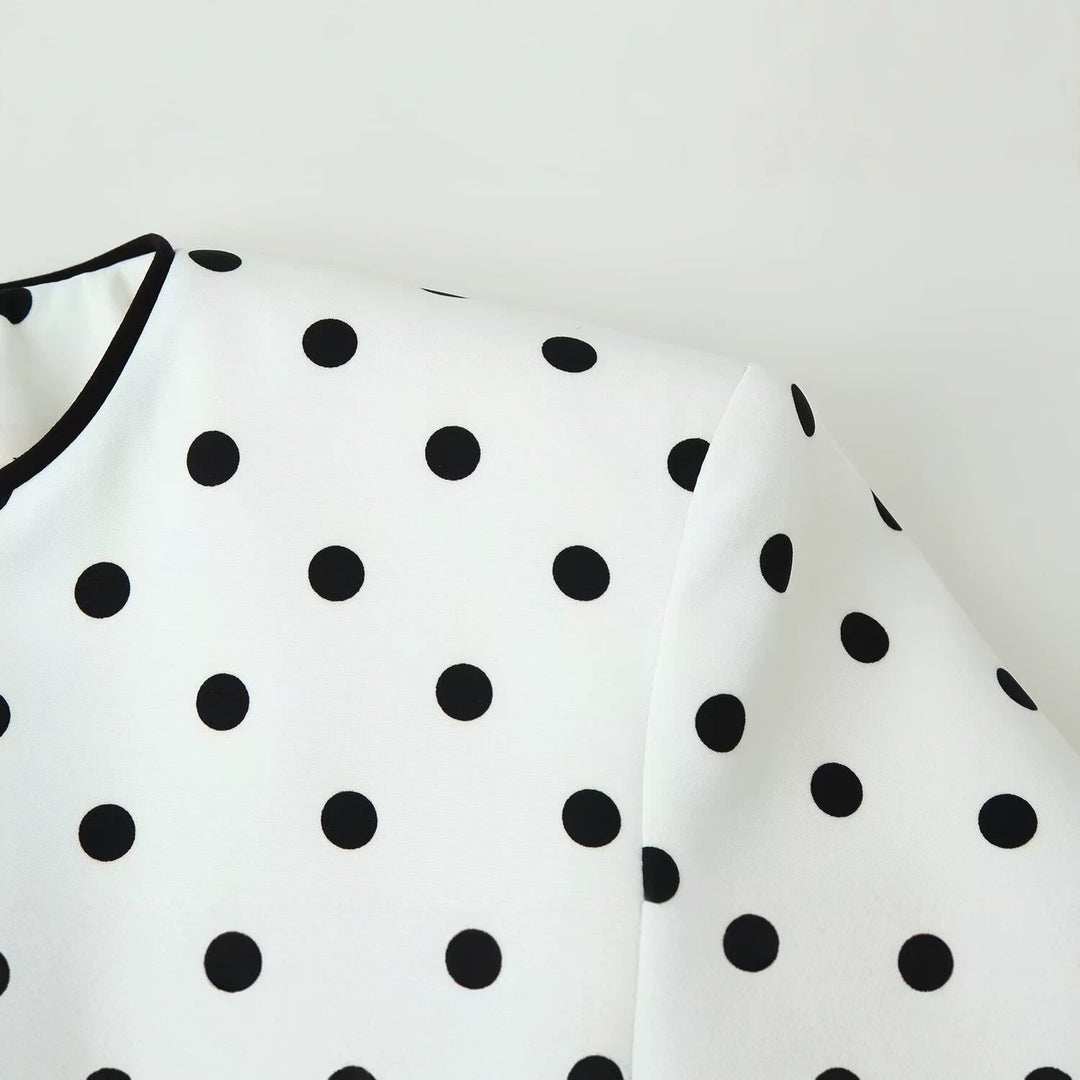 Dam Kort Övergångsjacka i Prickig Prick Design med Round Neckline och Contrasted Kant Processing