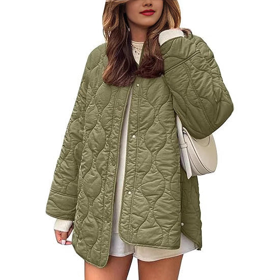Dam kviltad jacka in oversize design med curved quilting och sido slit