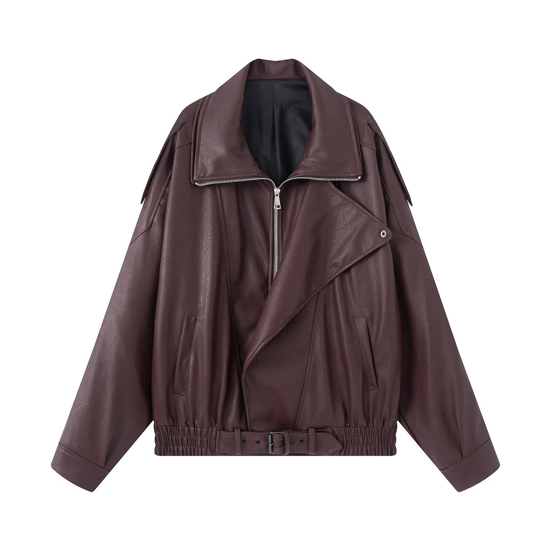 Dam oversized bikerjacka tillverkad av vegan läder look med asymmetrisk dragkedja, bred sjalkrage och waist-accentuating bälte