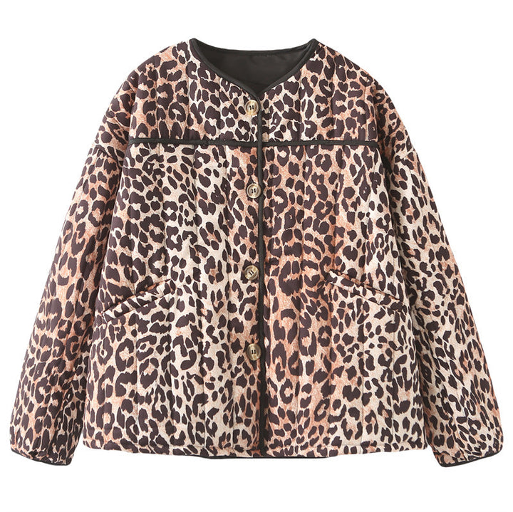 Dam quiltad kort jacka med leopard mönster, round neckline och welt fickor