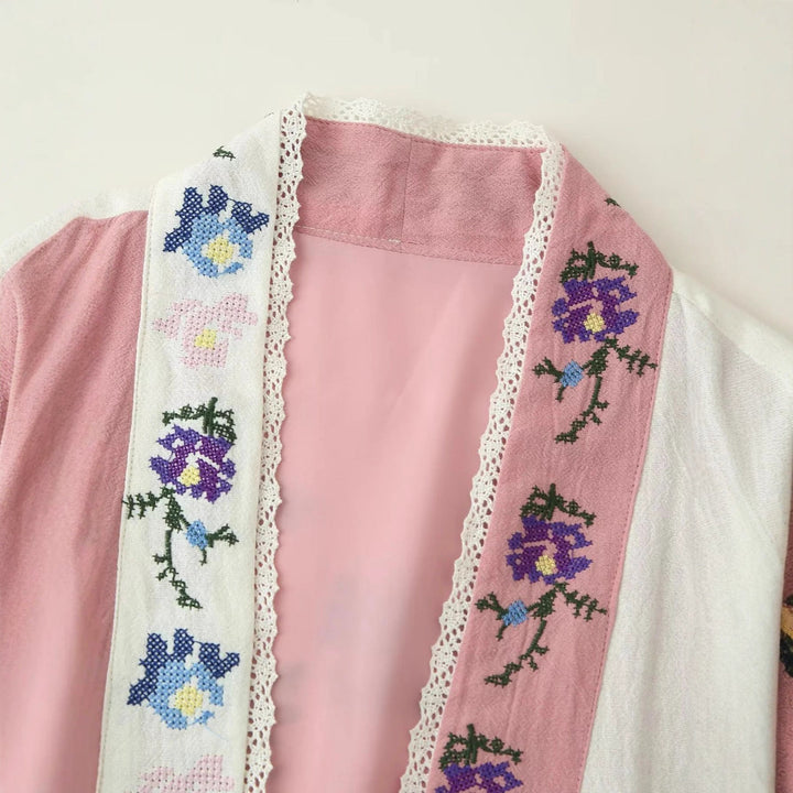 Dam embroidered kimono kofta med öppen front, spets kant och floral embroidery
