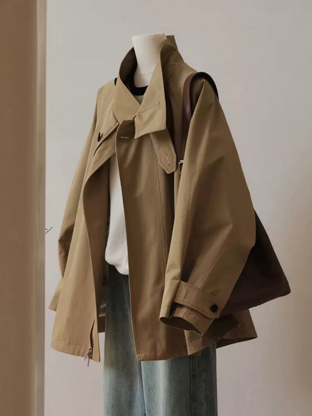 Dam trench-inspired kort jacka med oversize silhuett, stand krage, och dold dragkedja