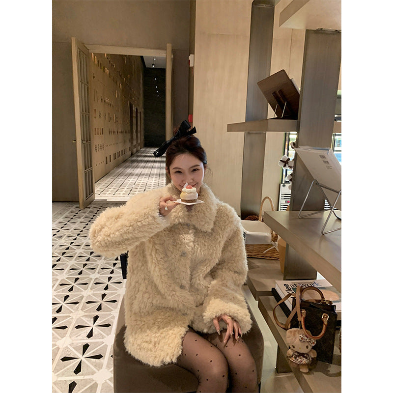 Dam kort Fur teddy kappa med stor krage och Boxy oversize silhuett