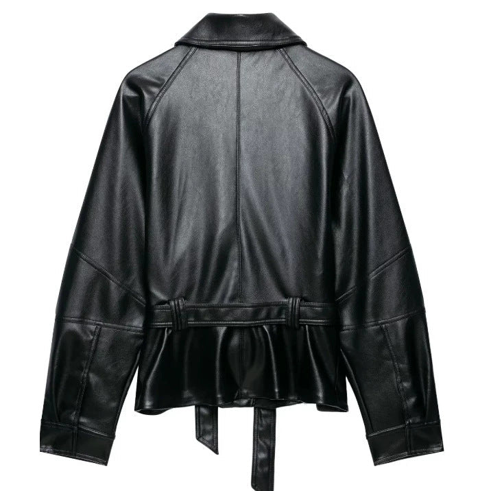 Dam Kort Jacka Tillverkad av Vegansk Läder med A Belted Waist och Drop Shoulders
