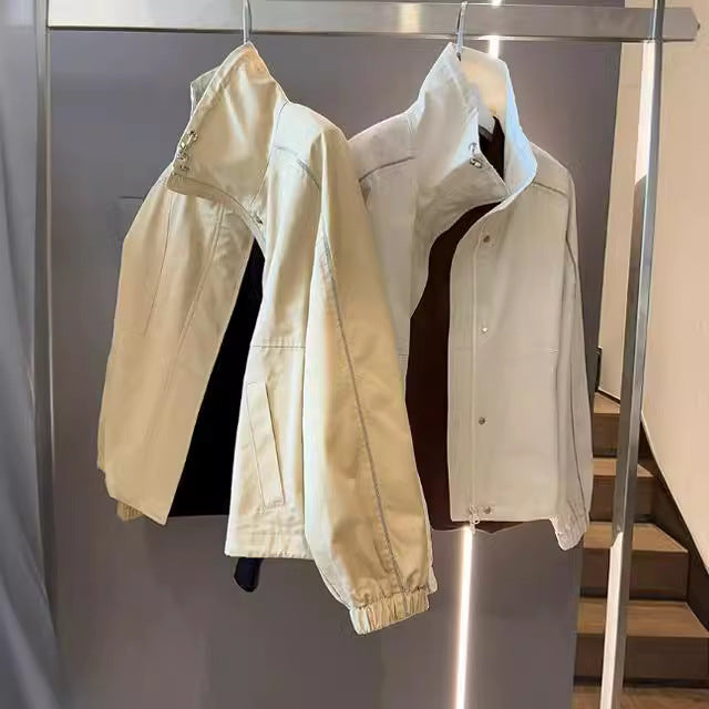 Dam Fashion övergångsjacka med hög krage och stängning med tryckknappars