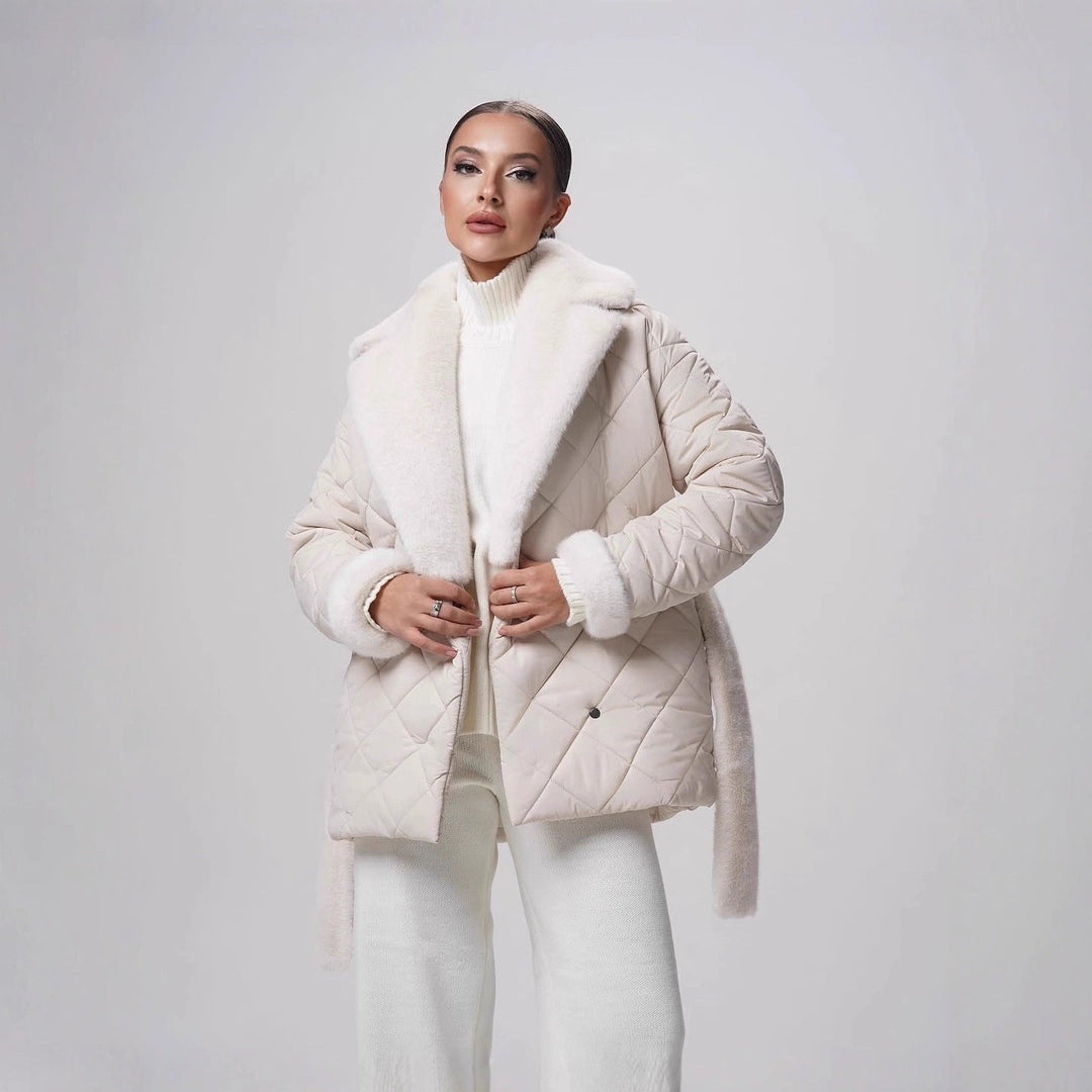 Dam kviltad kappa med fur trim och belted midja