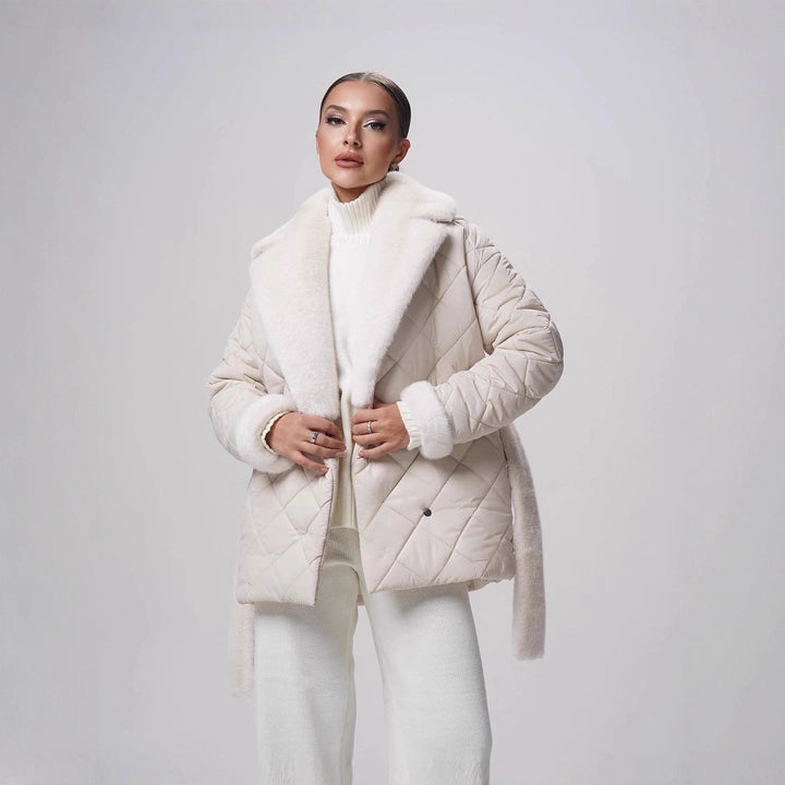 Dam kviltad kappa med fur trim och belted midja