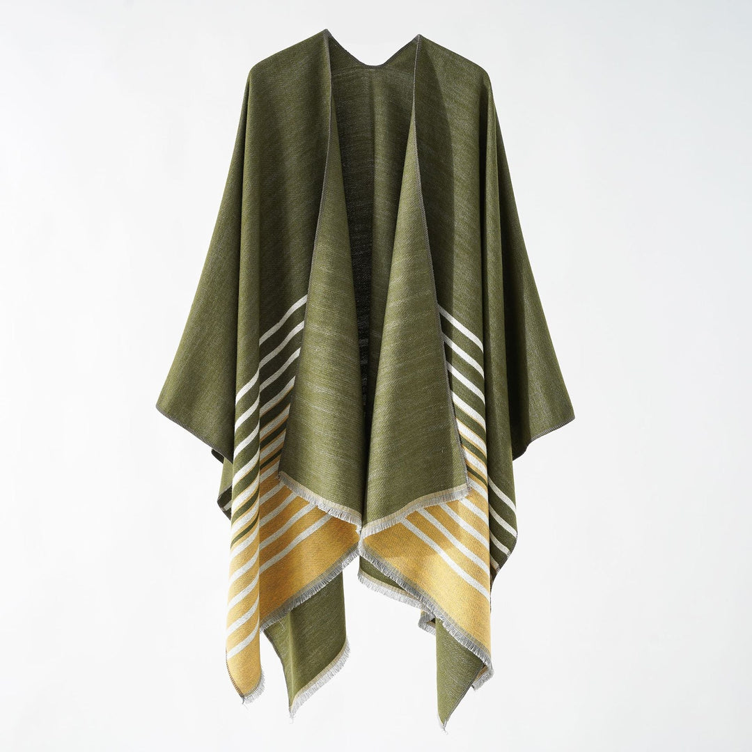 Dam oversized poncho med en boxy passform, featuring en diagonal stripe panel och finely fringed fåll.